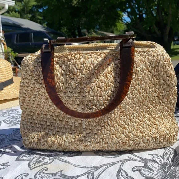 Liz Claiborne - Picture 1 of 3